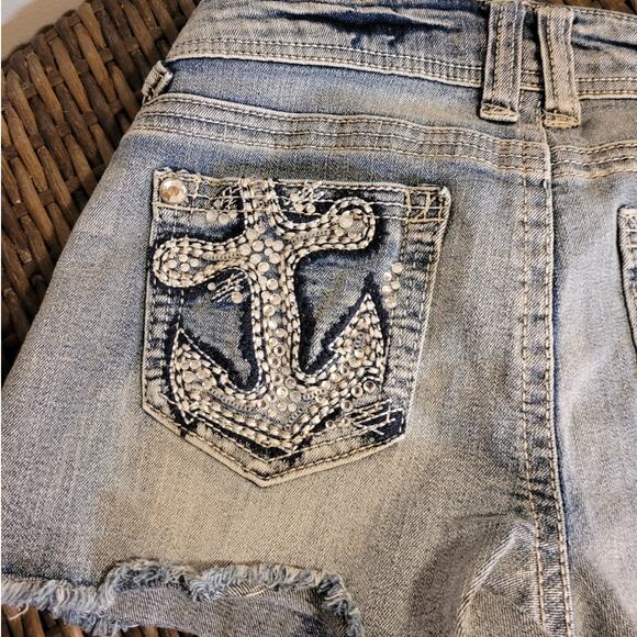 No Boundaries Womens Denim Cutoff Shorts Sz Small Low Rise Rhinestone Anchor - Picture 8 of 9